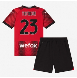 Fotbollsset Barn AC Milan Fikayo Tomori #23 Hemmatröja 2023-24 Mini-Kit Kortärmad (+ korta byxor)