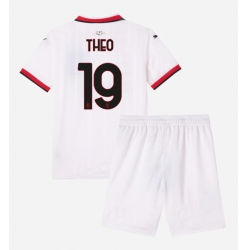 Fotbollsset Barn AC Milan Theo Hernandez #19 Bortatröja 2024-25 Mini-Kit Kortärmad (+ korta byxor)