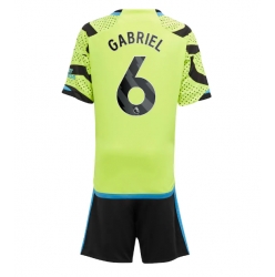 Fotbollsset Barn Arsenal Gabriel Magalhaes #6 Bortatröja 2023-24 Mini-Kit Kortärmad (+ korta byxor)