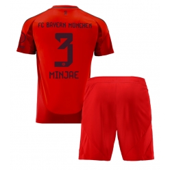 Fotbollsset Barn Bayern Munich Kim Min-jae #3 Hemmatröja 2024-25 Mini-Kit Kortärmad (+ korta byxor)