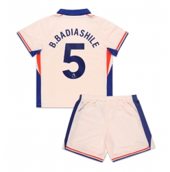 Fotbollsset Barn Chelsea Benoit Badiashile #5 Bortatröja 2024-25 Mini-Kit Kortärmad (+ korta byxor)