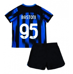 Fotbollsset Barn Inter Milan Alessandro Bastoni #95 Hemmatröja 2023-24 Mini-Kit Kortärmad (+ korta byxor)