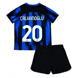 Fotbollsset Barn Inter Milan Hakan Calhanoglu #20 Hemmatröja 2023-24 Mini-Kit Kortärmad (+ korta byxor)