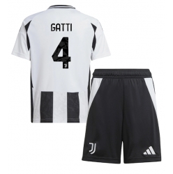 Fotbollsset Barn Juventus Federico Gatti #4 Hemmatröja 2024-25 Mini-Kit Kortärmad (+ korta byxor)