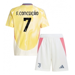 Fotbollsset Barn Juventus Francisco Conceicao #7 Bortatröja 2024-25 Mini-Kit Kortärmad (+ korta byxor)