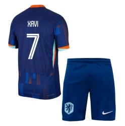 Fotbollsset Barn Nederländerna Xavi Simons #7 Bortatröja EM 2024 Mini-Kit Kortärmad (+ korta byxor)