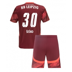 Fotbollsset Barn RB Leipzig Benjamin Sesko #30 Bortatröja 2024-25 Mini-Kit Kortärmad (+ korta byxor)