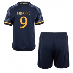 Fotbollsset Barn Real Madrid Kylian Mbappe #9 Bortatröja 2023-24 Mini-Kit Kortärmad (+ korta byxor)